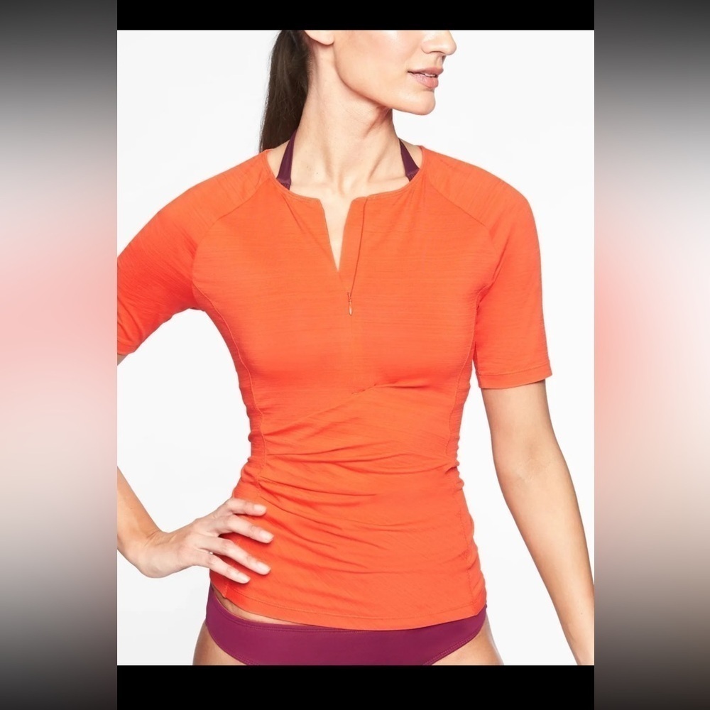 ATHLETA Pacifica Wrap Front orange Stripe
Athletic Tee size M